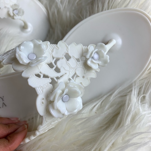 NWT Badgley Mischka Bali Ivory Jelly Flip Flop 7M - Picture 2 of 7